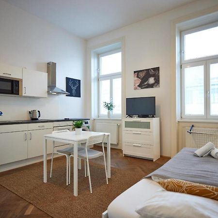 Nice Studio Close To Metro III Bécs Kültér fotó